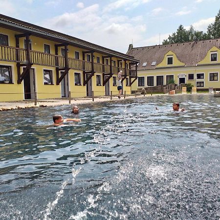 Апарт готель Blatsky Dvur Веселі-над-Лужніці Екстер'єр фото