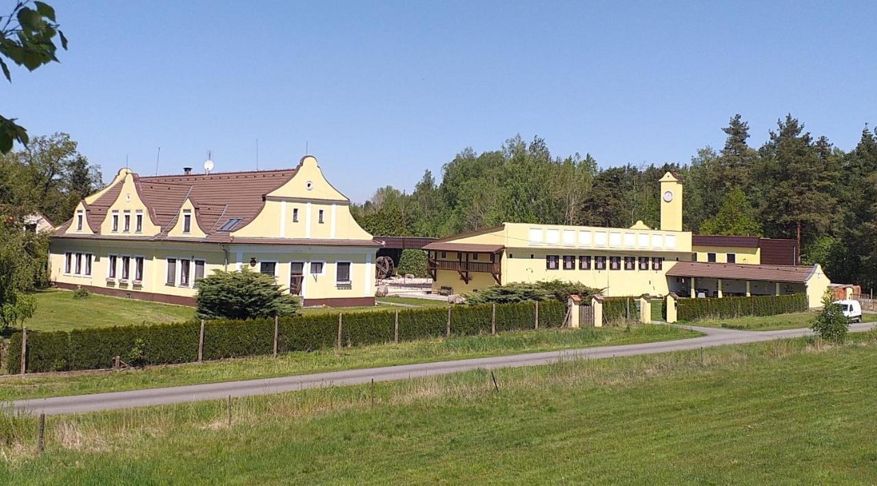 Апарт готель Blatsky Dvur Веселі-над-Лужніці Екстер'єр фото