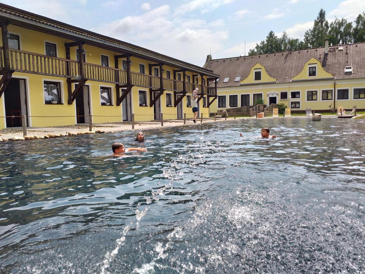 Апарт готель Blatsky Dvur Веселі-над-Лужніці Екстер'єр фото