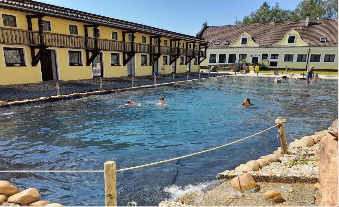 Апарт готель Blatsky Dvur Веселі-над-Лужніці Екстер'єр фото